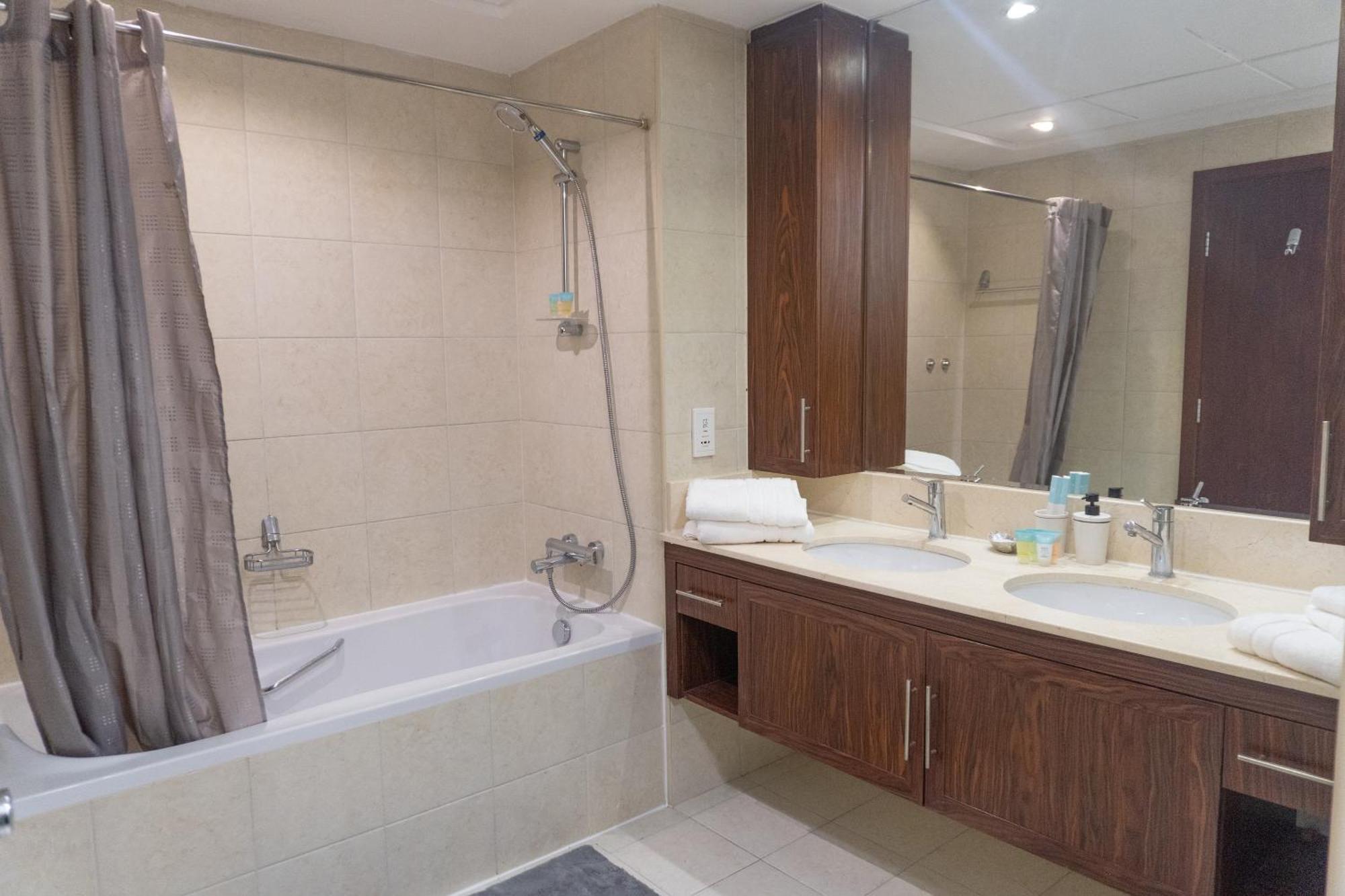 Downtown Oasis, Burj Khalifa Views, Luxury Amenities Appartement Dubai Buitenkant foto